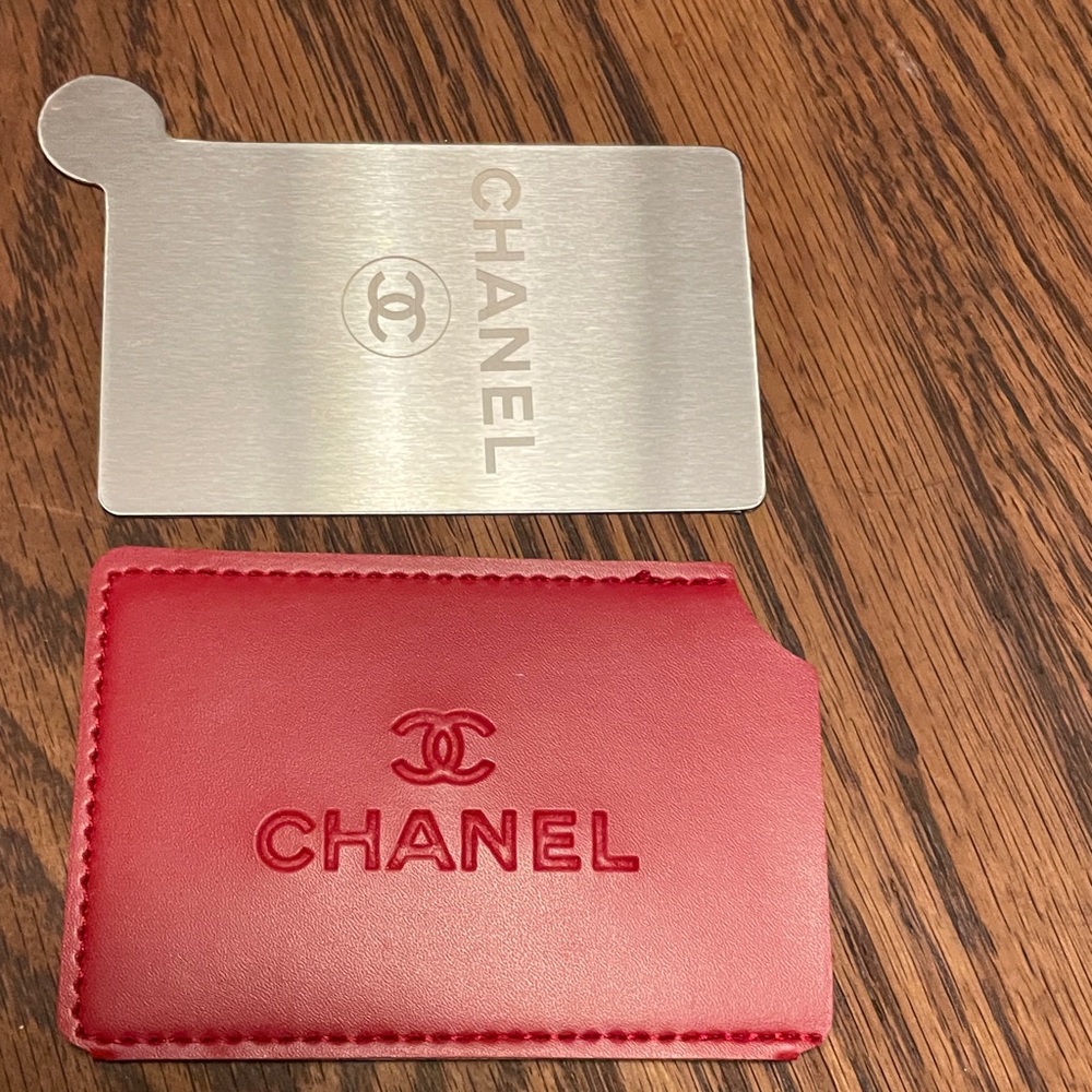 CHANEL Red Card & Mirror Holder - Picture 2 of 4